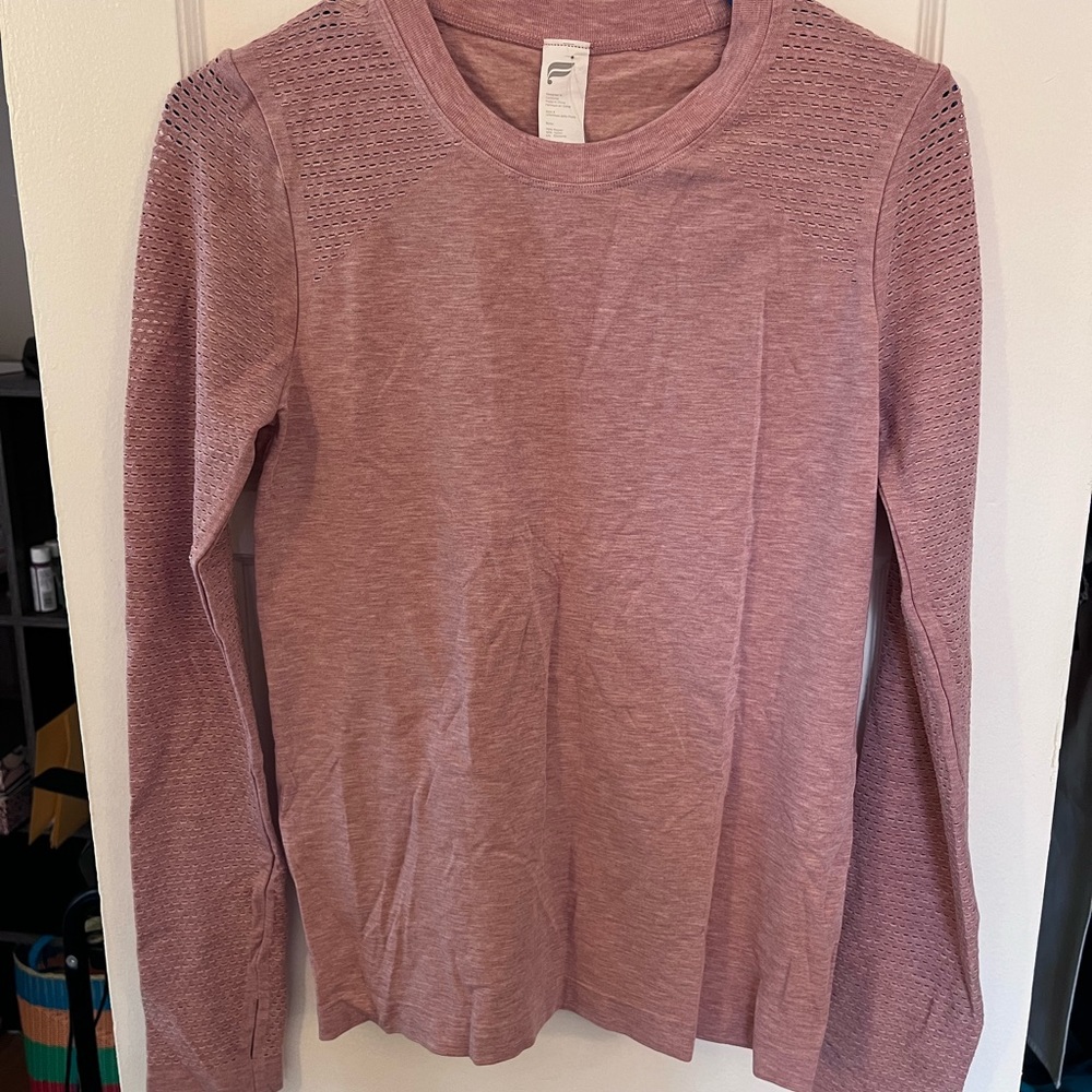 Fabletics casual top with cutout sleeves NWT